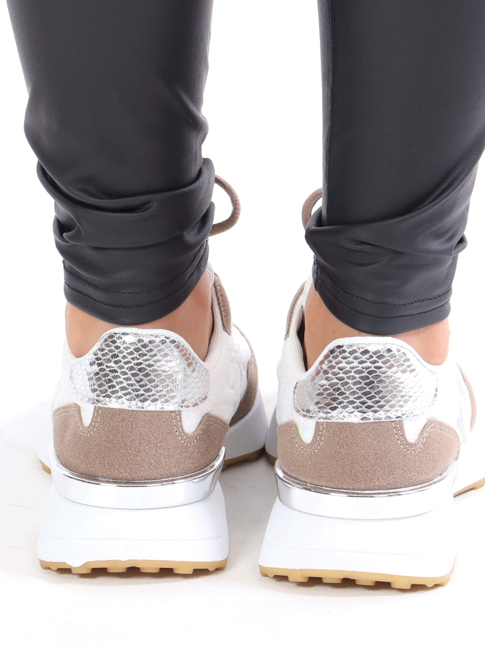 Line - Sneakers med slangeprints detaljer